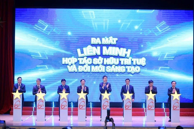 Các đại biểu bấm nút ra mắt Liên minh hợp tác sở hữu trí tuệ và đổi mới sáng tạo. Ảnh: Bộ KH&CN ra-mat-lien-minh-hop-tac-so-huu-tri-tue-va-doi-moi-sang-tao-anh-bo-khcn.jpg