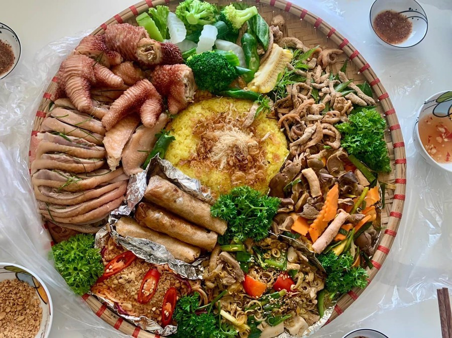 Gà Đông Tảo được chế biến thành rất nhiều món ăn hấp dẫn. Ảnh/Nguồn: giaoducthoidai.vn Gà Đông Tảo được chế biến thành rất nhiều món ăn hấp dẫn. Ảnh/Nguồn: giaoducthoidai.vn
