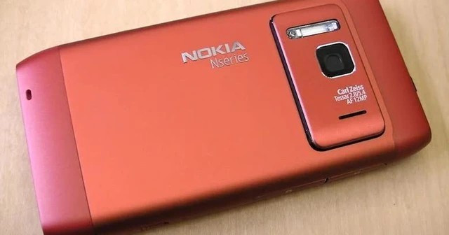 nokia-n8-chinh-thuc-tro-lai-thi-truong-sau-hon-15-nam.jpg