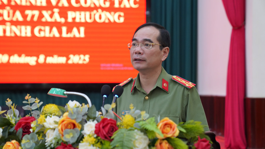Đại tá Phạm Hữu Trường-Phó Giám đốc Công an tỉnh phát biểu chỉ đạo tại hội nghị. Ảnh: Thúy Trinh dai-ta-pham-huu-truong.jpg