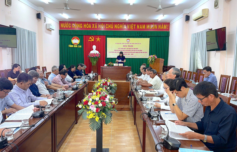 quang-canh-hoi-nghi-lay-y-kien-gop-y-du-thao-cac-van-kien-bao-cao-chinh-tri-trinh-dai-hoi-dang.jpg