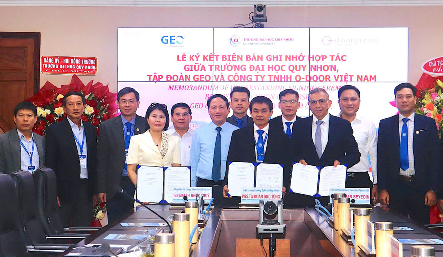 Trường ĐH Quy Nhơn, Tập đoàn GEO và Công ty TNHH O-Door Việt Nam ký kết biên bản ghi nhớ. Ảnh: Hồ Điểm 2-6385.jpg
