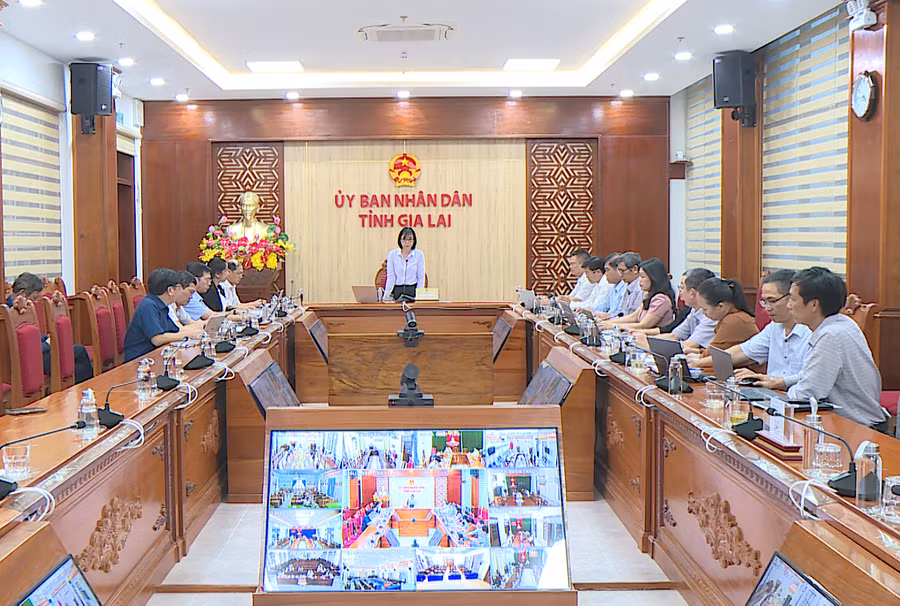 hoi-nghi-truc-tiep-ket-hop-truc-tuyen-tong-ket-nhiem-vu-nam-2025-trien-khai-nhiem-vu-nam-2026-cua-ban-chi-dao-thuc-hien-chinh-sach-bhxh-bhyt-tren-dia-ban-tinh.png