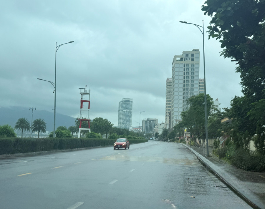 Dự báo từ hôm nay đến sáng 27-10, khu vực phía Đông tỉnh Gia Lai có mưa vừa đến mưa to. Ảnh: Mộc Trà de-phong-mua-giong-kem-loc-set-gio-manh.jpg