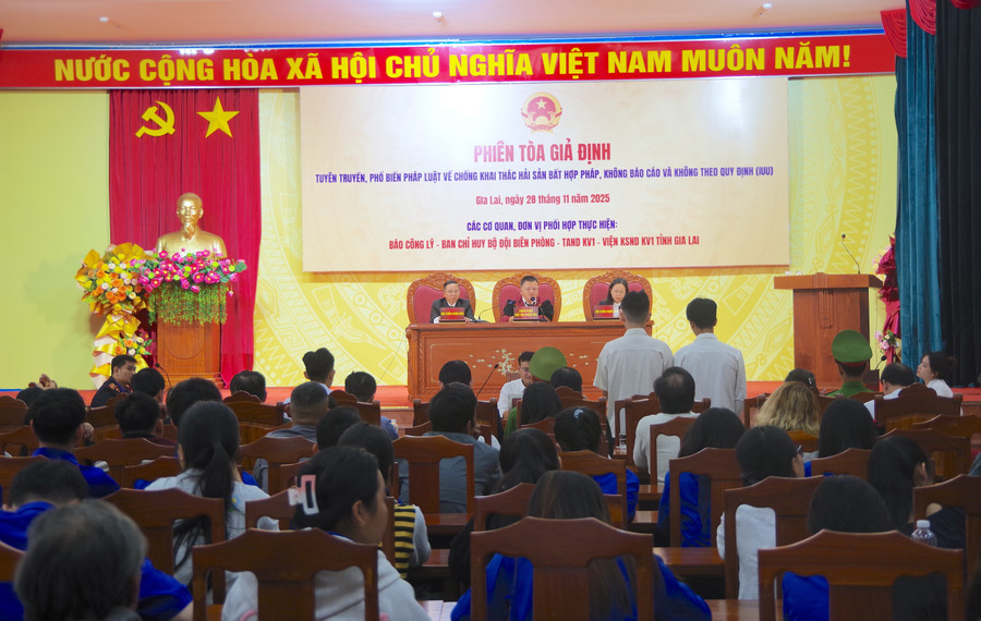 quang-canh-phien-toa-gia-dinh.jpg