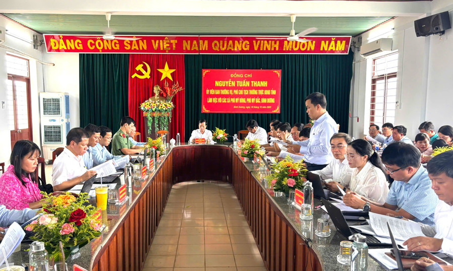 Quang cảnh buổi làm việc. Ảnh: X.Đ quang-canh-buoi-lam-viec.jpg