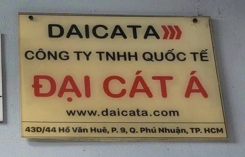 Công ty TNHH Quốc tế Đại Cát Á bị xử phạt 195 triệu đồng và buộc tiêu hủy 2 sản phẩm mỹ phẩm. Ảnh: VOV cong-ty-tnhh-quoc-te-dai-cat-a-bi-xu-phat-195-trieu-dong-va-buoc-tieu-huy-san-pham-my-pham.jpg