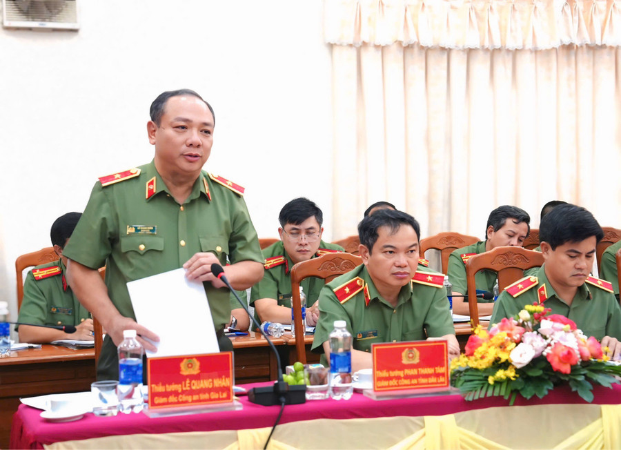 Generalul-maior Le Quang Nhan, directorul Poliției Provinciale Gia Lai, a vorbit la conferință. Foto: Han Anh 3.jpg