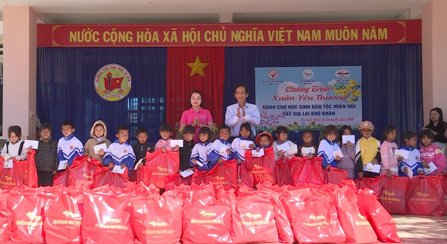 xuan-yeu-thuong-se-chia-voi-benh-nhan-ngheo-hoc-sinh-vung-kho-tay-gia-lai.jpg
