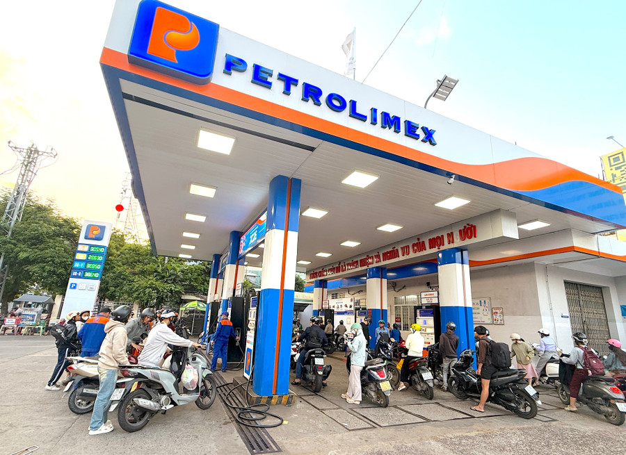 gia-xang-dau-trong-nuoc-tiep-tuc-chiu-ap-luc-tu-thi-truong-the-gioi-3297.jpg