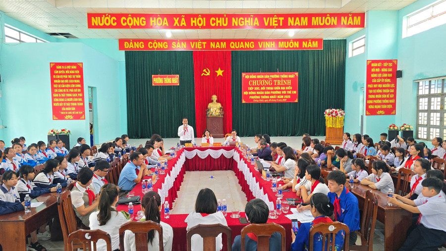 Quang cảnh chương trình. Ảnh: B.B quang-canh-hoi-nghi.jpg