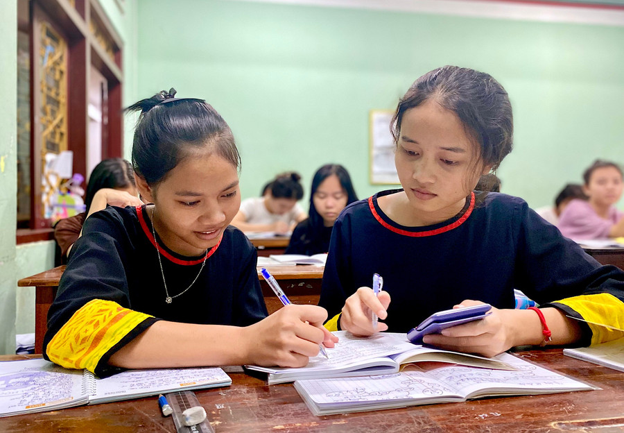 Học sinh trường phổ thông DTNT trên địa bàn tỉnh Gia Lai sẽ được trang cấp đồ dùng cá nhân, học phẩm. Ảnh minh họa: M.T em-kpuih-hgrin-bia-phai-lop-12e-truong-pho-thong-dan-toc-noi-tru-tinh-cung-ban-on-thi-tot-nghiep-trong-gio-tu-hoc-buoi-toi-anh-moc-tra.jpg