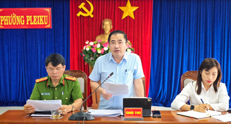 Chủ tịch UBND phường Pleiku Đặng Toàn Thắng phát biểu tại cuộc họp. Ảnh: B.B chu-tich-ubnd-phuong-pleiku-dang-toan-thang-phat-bieu-tai-cuoc-hop.jpg