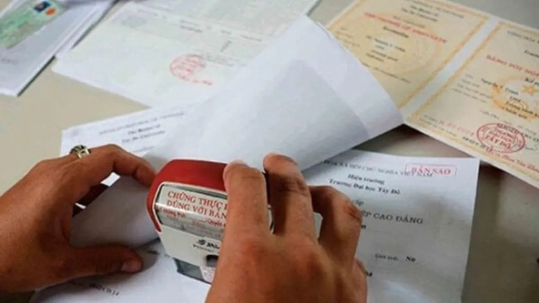 Một số điểm mới trong quy định về chứng thực tại Nghị định số 280/2025/NĐ-CP của Chính phủ. Ảnh: baochinhphu.vn mot-so-diem-moi-trong-quy-dinh-ve-chung-thuc.jpg