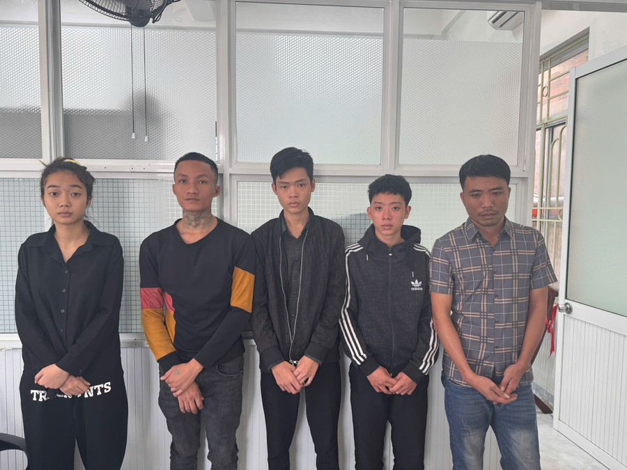 5 đối tượng bị tạm giữ hình sự để làm rõ hành vi tổ chức sử dụng trái phép chất ma túy. Ảnh: ĐVCC 5-doi-tuong-bi-bat-giu-vi-to-chuc-su-dung-ma-tuy.jpg