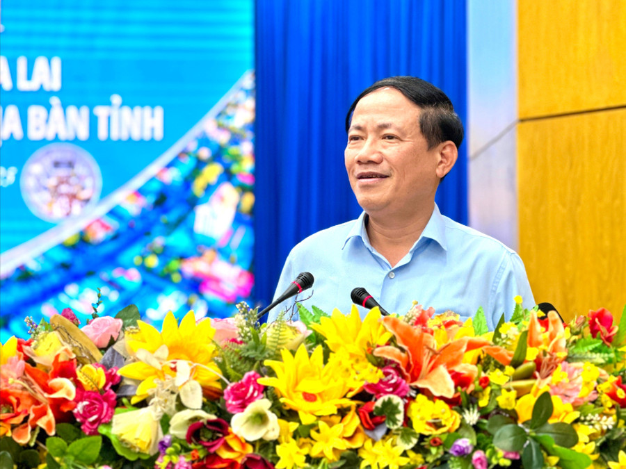 Phó Bí thư Tỉnh ủy, Chủ tịch UBND tỉnh Phạm Anh Tuấn phát biểu khai mạc chương trình đối thoại. Ảnh: Hà Duy pho-bi-thu-tinh-uy-chu-tich-ubnd-tinh-phat-bieu-khai-mac-chuong-trinh-doi-thoai-anh-ha-duy.jpg