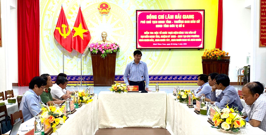 pho-chu-tich-ubnd-tinh-lam-hai-giang-ket-luan-buoi-lam-viec-voi-uy-ban-bau-cu-cac-phuong-hoai-nhon-hoai-nhon-bac-hoai-nhon-tay-va-hoai-nhon-nam.jpg