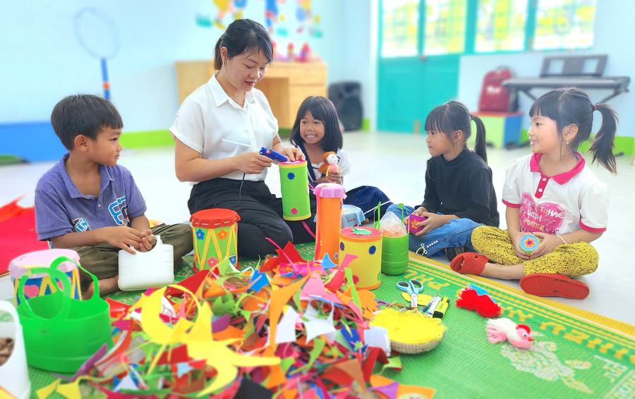Đề xuất hỗ trợ tối thiểu 1 năm tiền lương cơ bản cho giáo viên mầm non được xem là một trong những chính sách thu hút của Bộ GD-ĐT. Ảnh: Mộc Trà 20240105-111123.jpg
