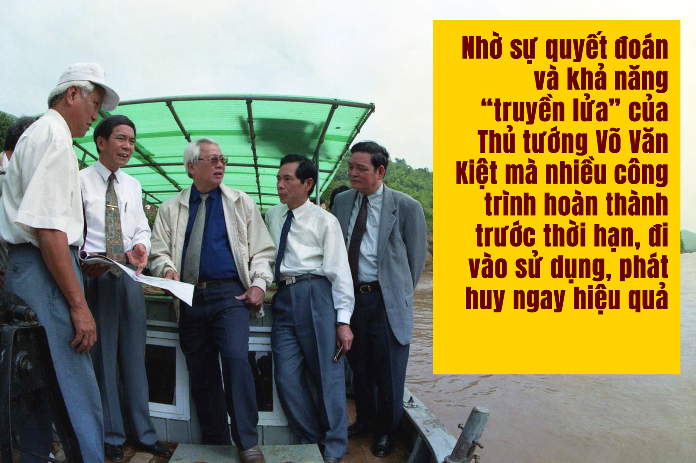Ngày 2-11-1995, Thủ tướng Võ Văn Kiệt (giữa) kiểm tra địa điểm dự kiến xây dựng nhà máy thủy điện Sơn La. Ảnh: TTXVN Ngày 2-11-1995, Thủ tướng Võ Văn Kiệt (giữa) kiểm tra địa điểm dự kiến xây dựng nhà máy thủy điện Sơn La. Ảnh: TTXVN