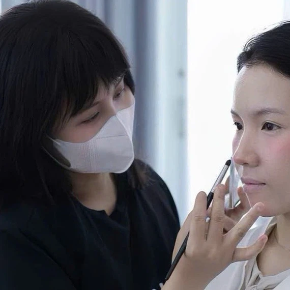 Bạn gái biết cách tự trang điểm là có lợi thế hơn khi làm mọi việc?