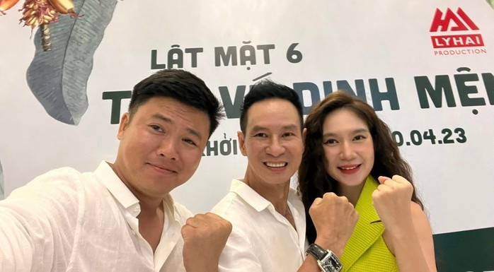 Toni Dương Bảo Anh cùng vợ chồng đạo diễn Lý Hải Toni Dương Bảo Anh cùng vợ chồng đạo diễn Lý Hải