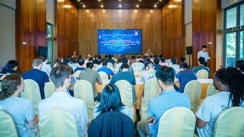 Trường hè nâng cao về Lý thuyết trường lượng tử và lực hấp dẫn lượng tử 2025 chính thức khai mạc tại thành phố Quy Nhơn, Bình Định. Trường hè nâng cao về Lý thuyết trường lượng tử và lực hấp dẫn lượng tử 2025 chính thức khai mạc tại thành phố Quy Nhơn, Bình Định.