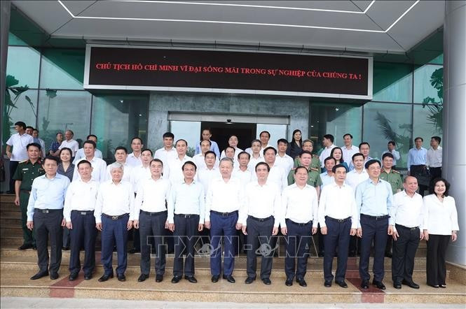 Tổng Bí thư Tô Lâm và các đại biểu. Ảnh: Thống Nhất/TTXVN Tổng Bí thư Tô Lâm và các đại biểu. Ảnh: Thống Nhất/TTXVN