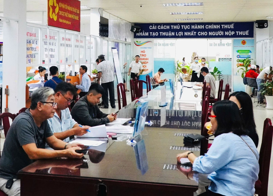 Người dân cần được hướng dẫn kê khai thuế điện tử để tuân thủ đúng pháp luật. Người dân cần được hướng dẫn kê khai thuế điện tử để tuân thủ đúng pháp luật.