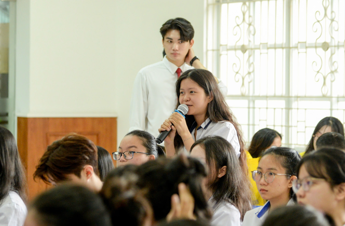 Sinh viên đặt nhiều câu hỏi về ngày hội tuyển dụng tích hợp Sinh viên đặt nhiều câu hỏi về ngày hội tuyển dụng tích hợp