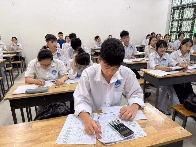 Học sinh lớp 12 tại Bắc Giang ôn thi tốt nghiệp THPT