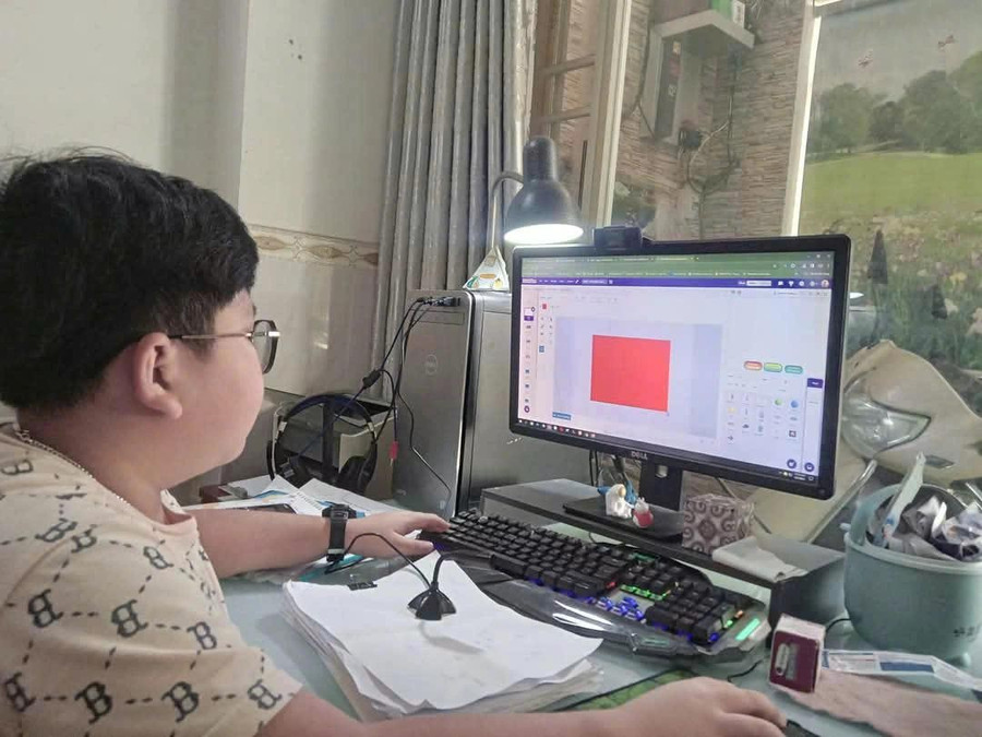 Cáp Hoàng Dũng đã bắt đầu mày mò những dòng code đầu tiên từ năm lớp 2 Cáp Hoàng Dũng đã bắt đầu mày mò những dòng code đầu tiên từ năm lớp 2