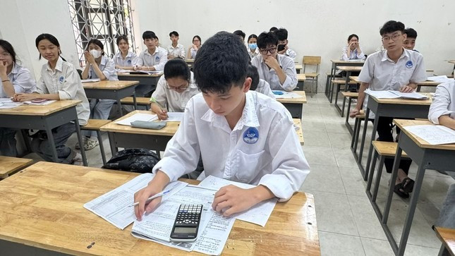 Học sinh Trường THPT Việt Yên số 2 (Bắc Giang) tranh thủ ôn thi những buổi cuối. Ảnh: NGHIÊM HUÊ Học sinh Trường THPT Việt Yên số 2 (Bắc Giang) tranh thủ ôn thi những buổi cuối. Ảnh: NGHIÊM HUÊ
