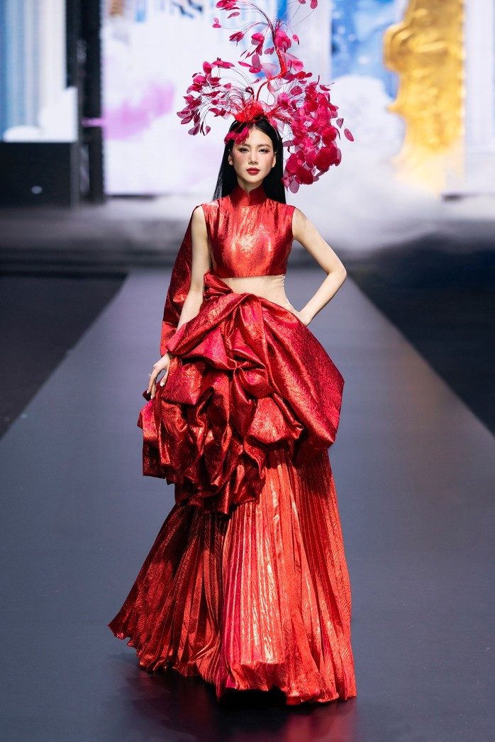 Bùi Quỳnh Hoa với thiết kế của NTK Thanh Hương Bùi Bùi Quỳnh Hoa với thiết kế của NTK Thanh Hương Bùi