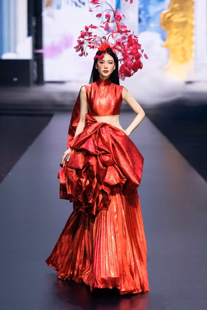 Bùi Quỳnh Hoa với thiết kế của NTK Thanh Hương Bùi