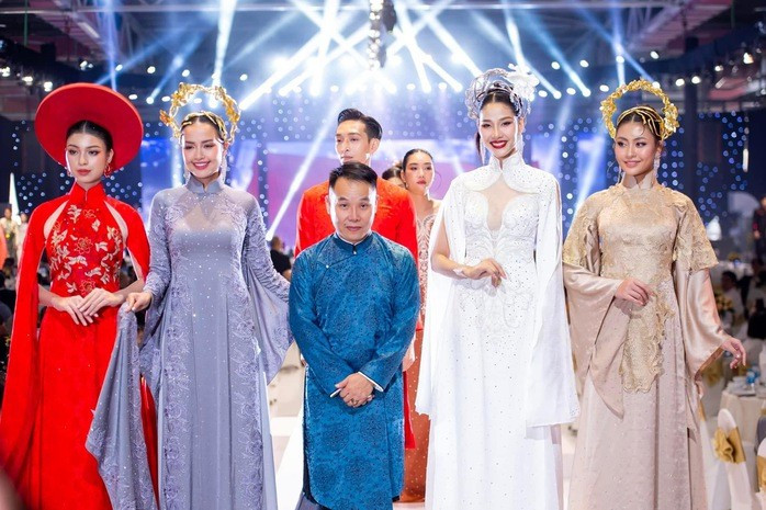 Nhà thiết kế Việt Hùng với hành trình 30 năm theo đuổi thiết kế áo dài Nhà thiết kế Việt Hùng với hành trình 30 năm theo đuổi thiết kế áo dài