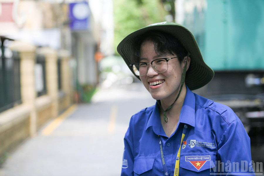 Sinh viên Tô Khánh Vân chia sẻ về hành trình tiếp sức mùa thi. Sinh viên Tô Khánh Vân chia sẻ về hành trình tiếp sức mùa thi.