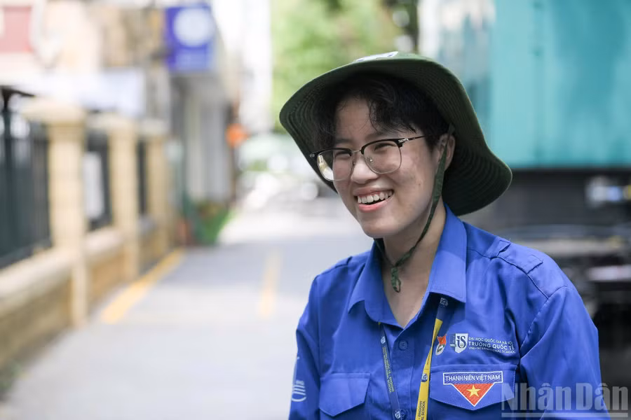 Sinh viên Tô Khánh Vân chia sẻ về hành trình tiếp sức mùa thi.