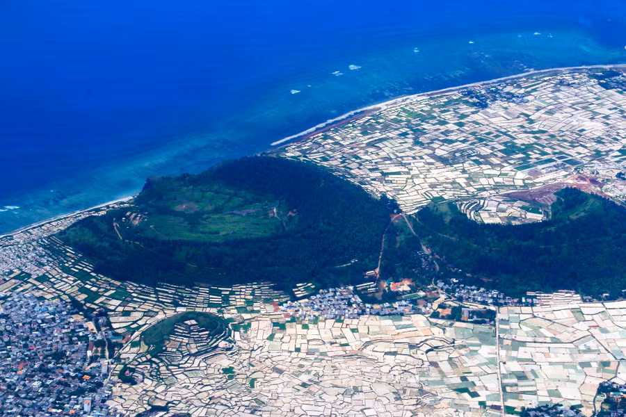 Miệng núi lửa Lý Sơn nhìn từ trên cao