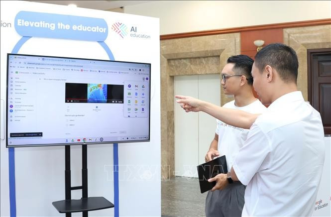 Trưng bày các giải pháp trí tuệ nhân tạo trong giáo dục. Ảnh minh họa: Thu Hoài/TTXVN Trưng bày các giải pháp trí tuệ nhân tạo trong giáo dục. Ảnh minh họa: Thu Hoài/TTXVN