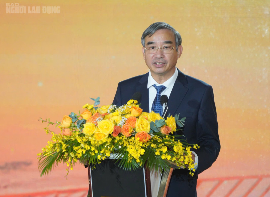 Ông Lê Trung Chinh, Chủ tịch UBND TP Đà Nẵng phát biểu tại lễ khai mạc Ông Lê Trung Chinh, Chủ tịch UBND TP Đà Nẵng phát biểu tại lễ khai mạc