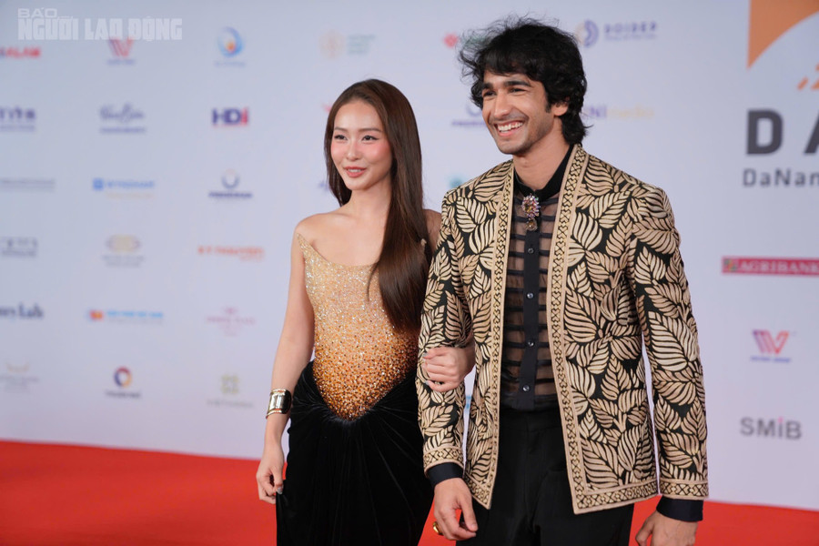 Diễn viên Khả Ngân và diễn viên Shantanu Maheshwari Diễn viên Khả Ngân và diễn viên Shantanu Maheshwari