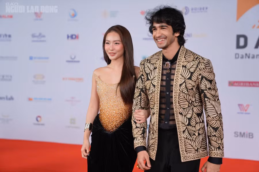 Diễn viên Khả Ngân và diễn viên Shantanu Maheshwari