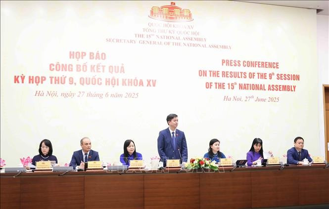 Tổng thư ký, Chủ nhiệm Văn phòng Quốc hội Lê Quang Tùng chủ trì Họp báo. Ảnh: Phương Hoa/TTXVN Tổng thư ký, Chủ nhiệm Văn phòng Quốc hội Lê Quang Tùng chủ trì Họp báo. Ảnh: Phương Hoa/TTXVN
