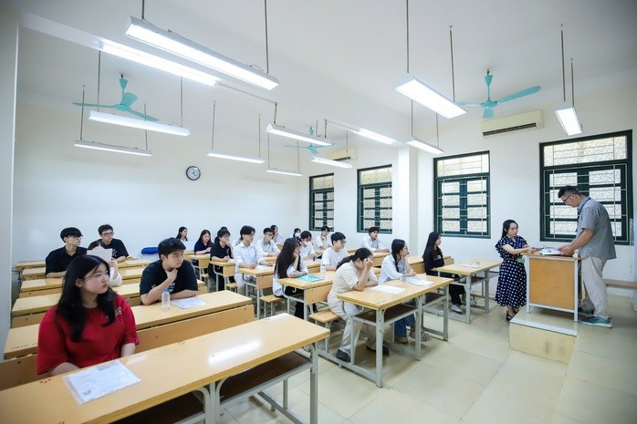 Thí sinh cả nước làm thủ tục dự thi tại một điểm thi ở Hà Nội chiều 25-6. Ảnh: Hữu Hưng Thí sinh cả nước làm thủ tục dự thi tại một điểm thi ở Hà Nội chiều 25-6. Ảnh: Hữu Hưng
