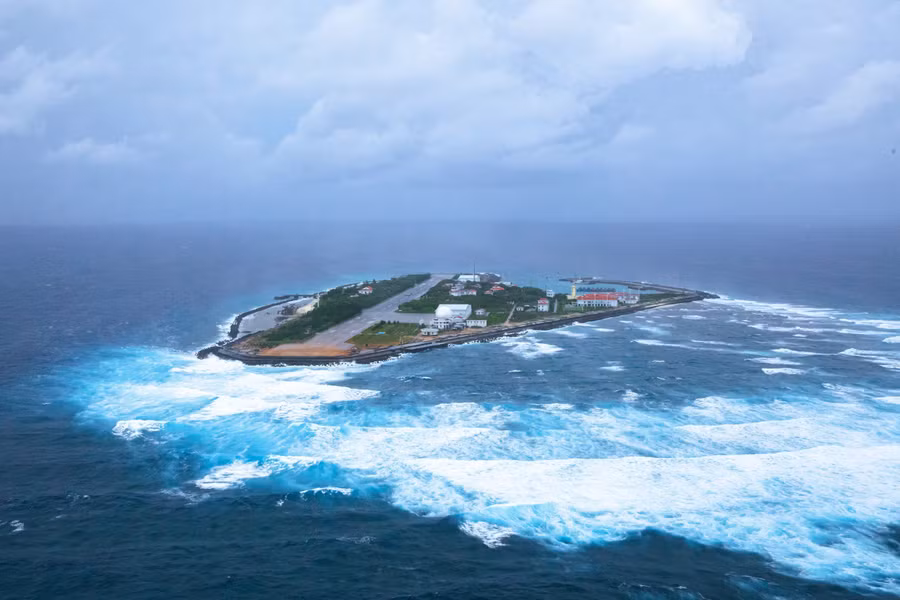 Đảo Trường Sa của đặc khu Trường Sa, nhìn từ trực thăng quân sự