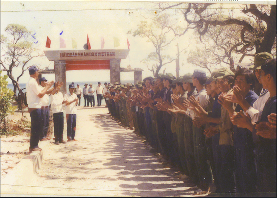 Bộ đội đảo Sinh Tồn, năm 1993 Bộ đội đảo Sinh Tồn, năm 1993