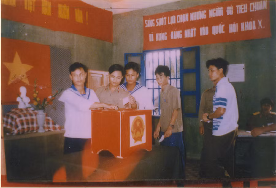 Quân và dân Trường Sa bầu cử đại biểu Quốc hội khóa X, năm 1997