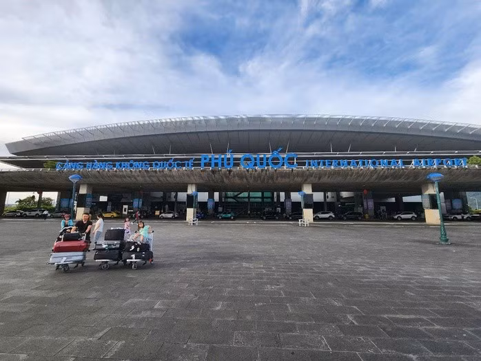 Cảng hàng không Quốc tế Phú Quốc vận hành năm 2012 là tiền đề chắp cánh cho Phú Quốc bay cao như hôm nay