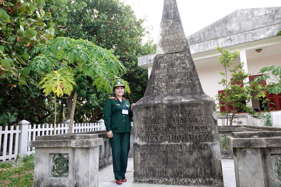 Mốc chủ quyền (do chính quyền Việt Nam cộng hòa đặt ngày 22.8.1956) được bảo tồn trên đảo Song Tử Tây Mốc chủ quyền (do chính quyền Việt Nam cộng hòa đặt ngày 22.8.1956) được bảo tồn trên đảo Song Tử Tây