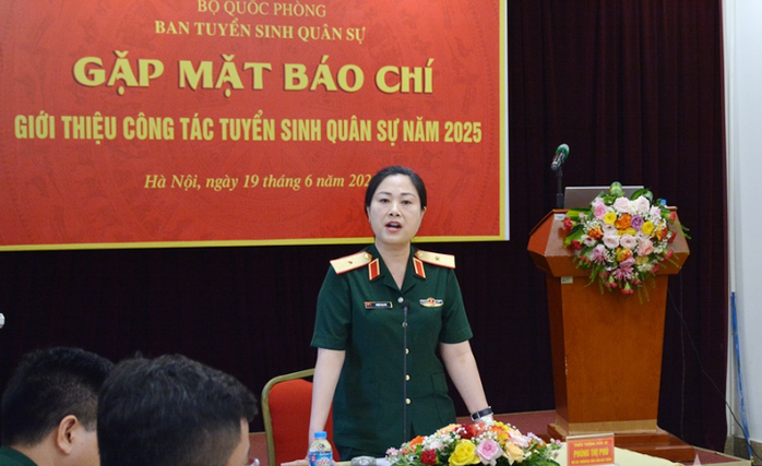 Thiếu tướng Phùng Thị Phú phát biểu tại buổi gặp mặt Thiếu tướng Phùng Thị Phú phát biểu tại buổi gặp mặt